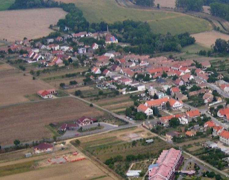 Luftbild des Ortes Bonitz (Bohunice), Tschechien